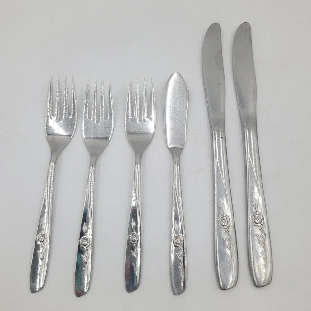 17pc Wm A Rogers Oneida Sweet Briar Stainless Flatware Rose Floral Silverware